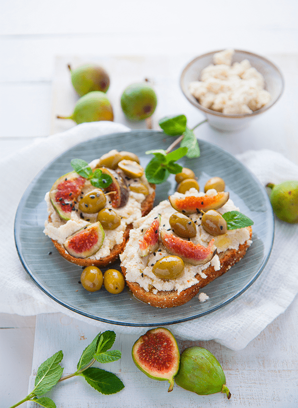 tartines ricotta figues olives